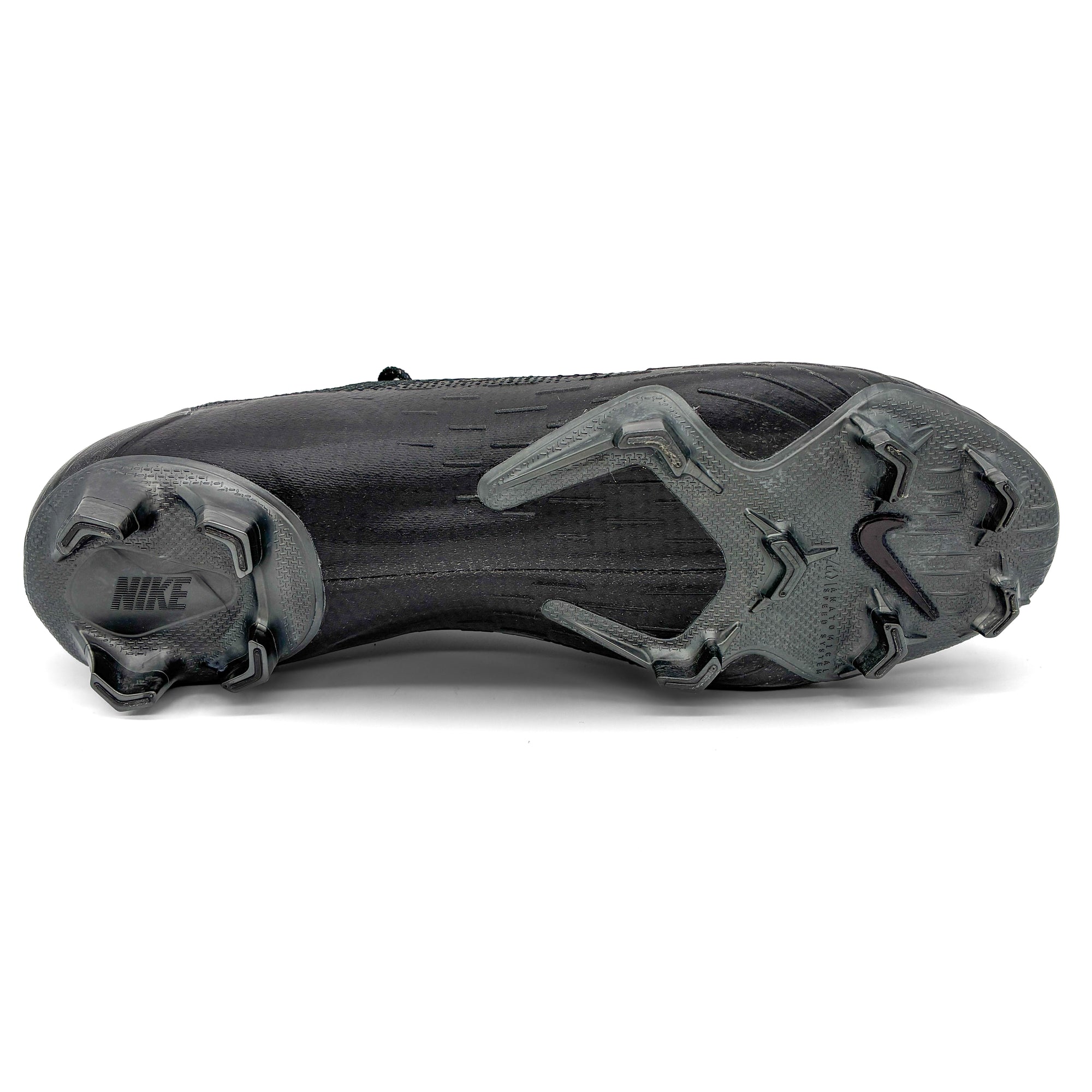 Nike Mercurial Vapor 12 Elite FG L = 11 R = 10.5
